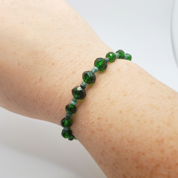Emerald and Sea Green Beaded Friendship Bracelet - Picture 5 of 5